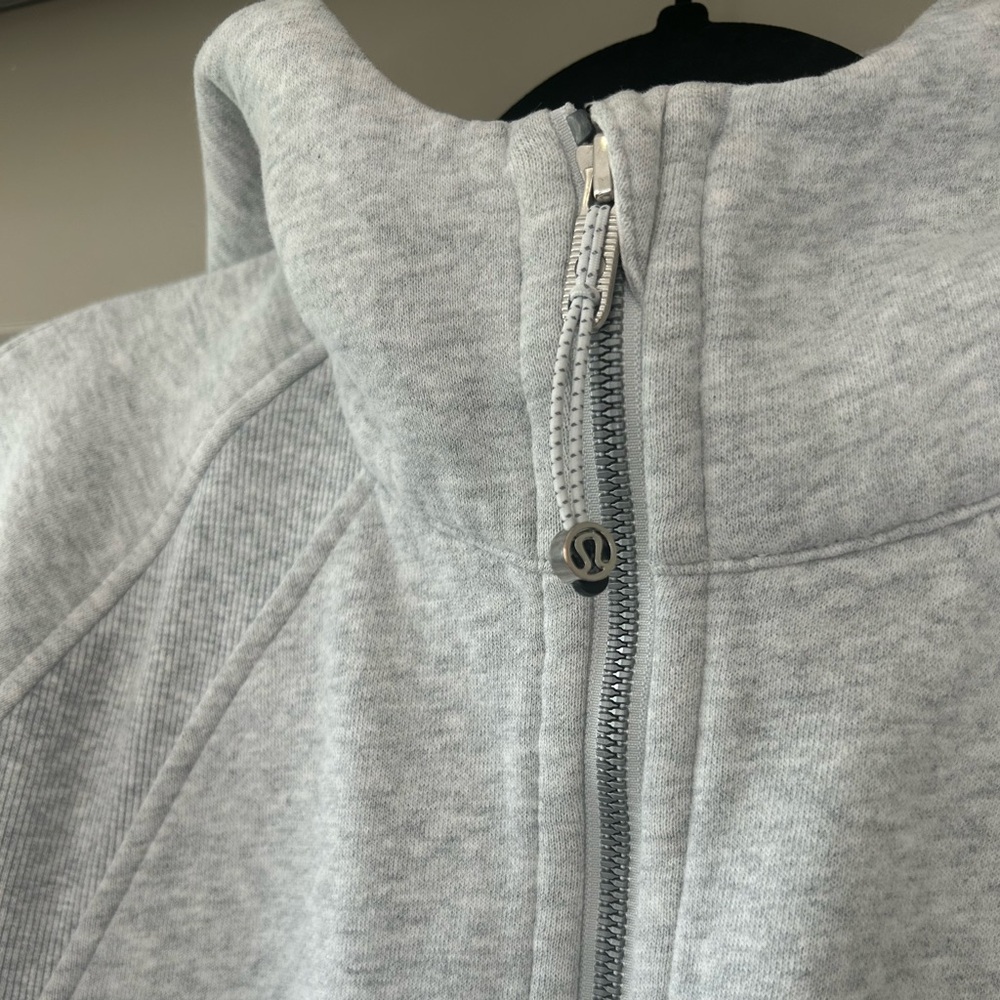 Lululemon Scuba Oversized Full Zip
Heathered Core Ultra Light Grey - Picture 5 of 10